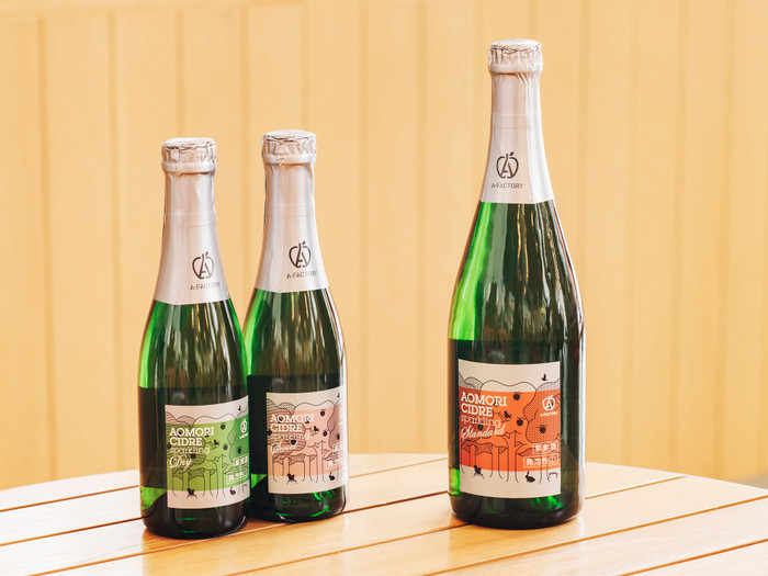 併設のシードル工房で作られた「AOMORI CIDRE(アオモリシードル)」。3種類の味とサイズがあります。