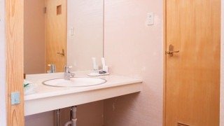 1 階 和室 バリアフリー 共用バスルーム