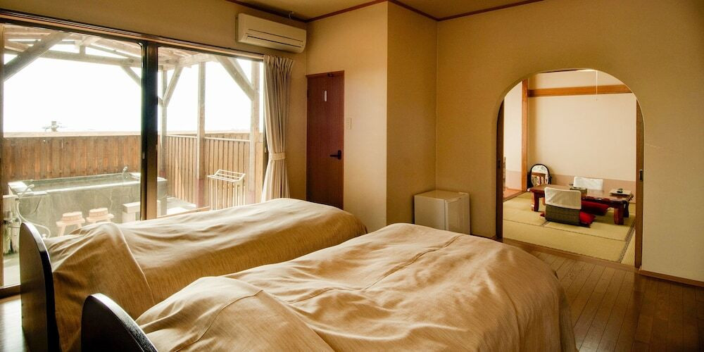 葛湯のようにトロトロな名湯でリラックス。地獄蒸しも楽しめる宿3384716