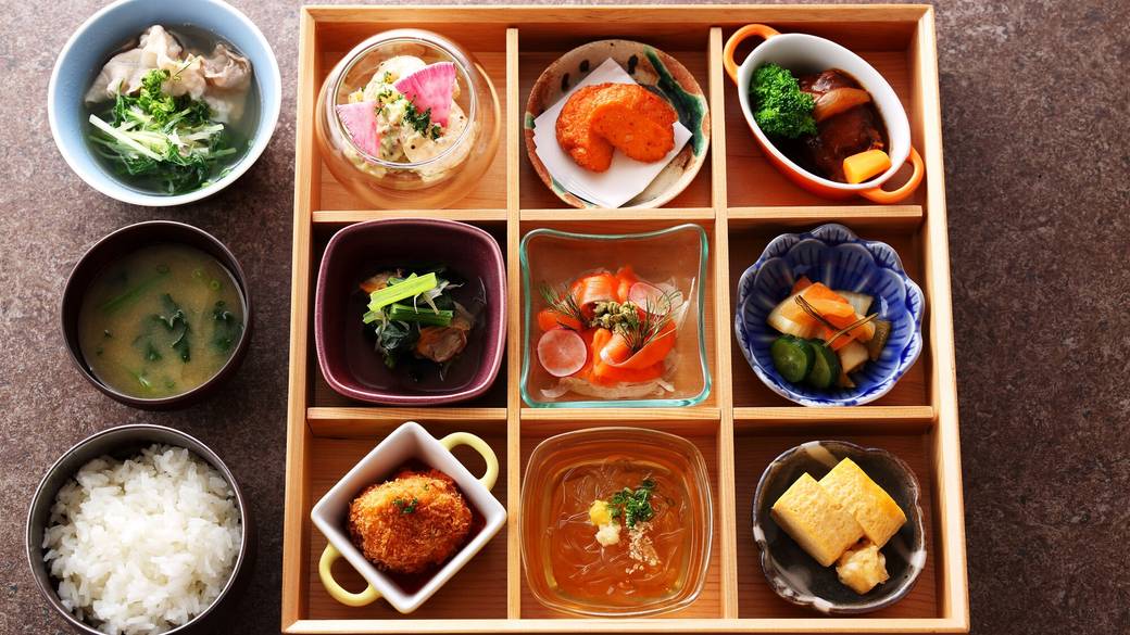 「銀座朝食ラボ」で
小鉢ブッフェに舌鼓 / 1