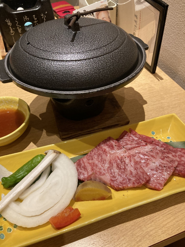 陶板焼きのお肉が美味しかったです。