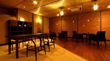 Aesthetic Lounge / 18