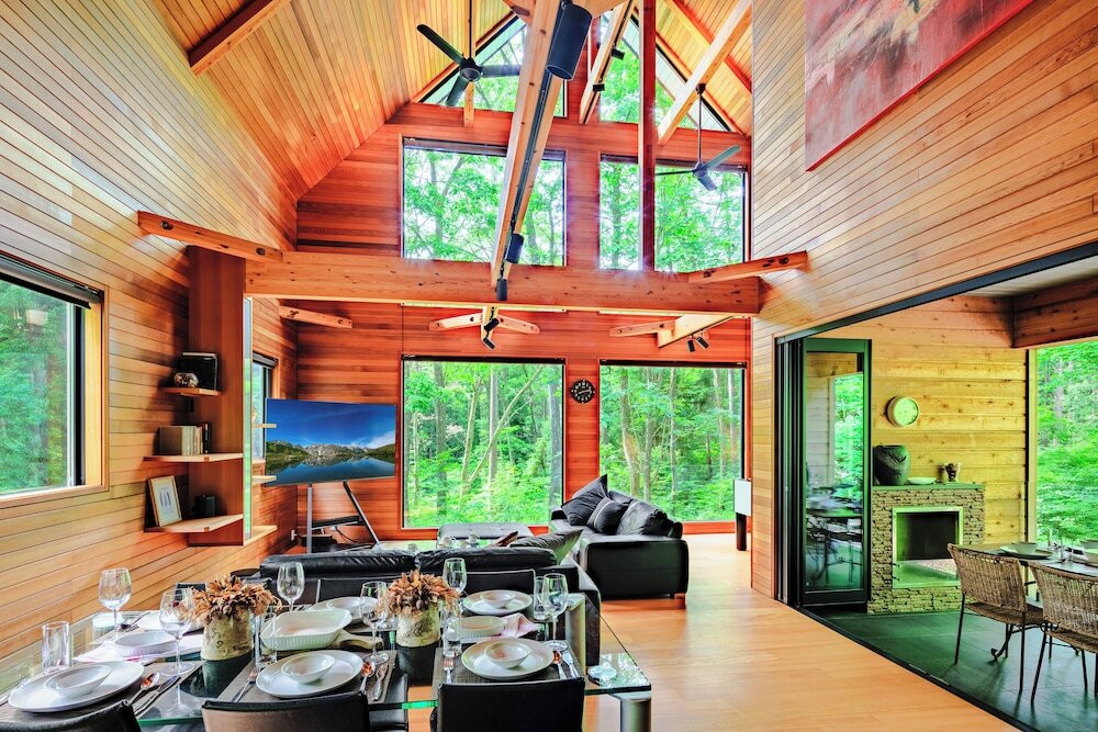 客室内のダイニングエリア