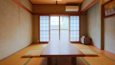 旅館のお食事処 / 33