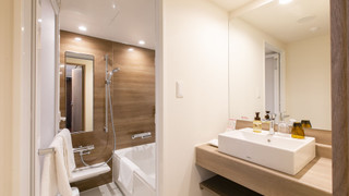 アジョイニング (ツインルームx1,トリプルルームx1),隣室確約