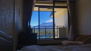 富士山と精進湖を一望! 洋室ツイン 16平米/バストイレ付 禁煙