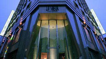 ホテルの入り口 / 2