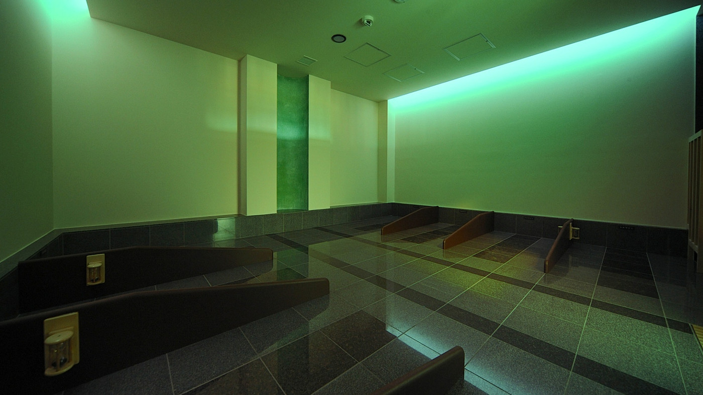 幻想的な雰囲気の3種類の岩盤浴や多彩な温泉を楽しむ4001953