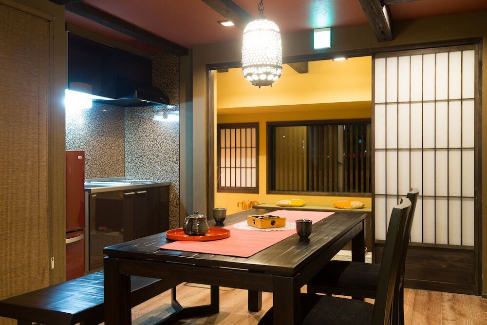 客室内のダイニングエリア