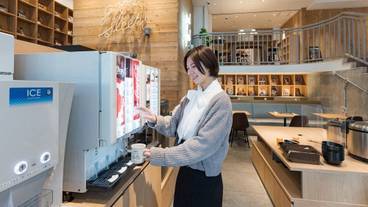 ロビーラウンジ / 13