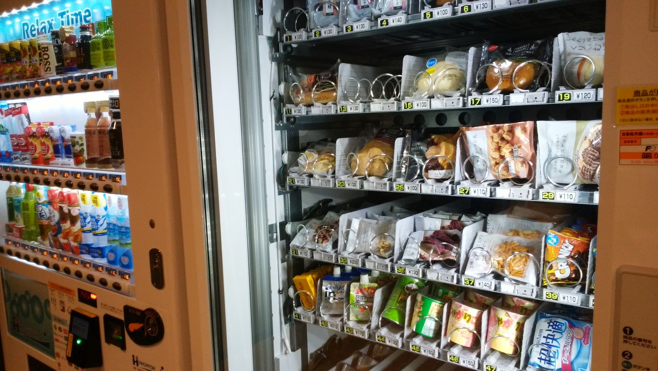 飲み物、軽食が良心的な値段で売ってます。