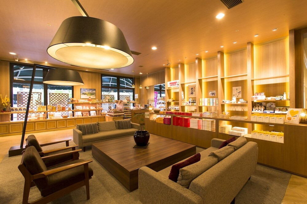 ロビーラウンジ