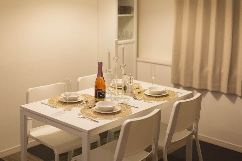 客室内のダイニングエリア