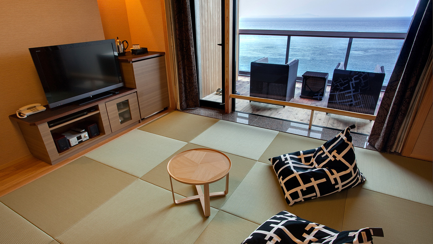 館内のいたるところから海が見える宿。波が打ち寄せる音に耳をすませて4262013