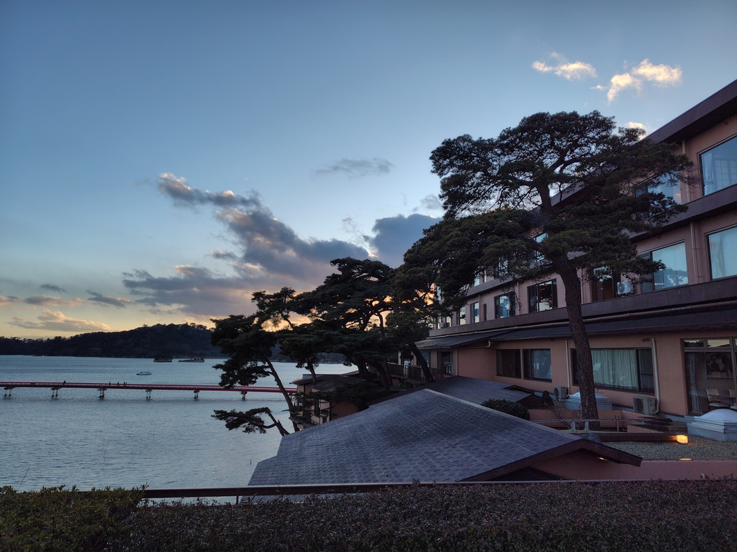 足湯・月見台から見る外観