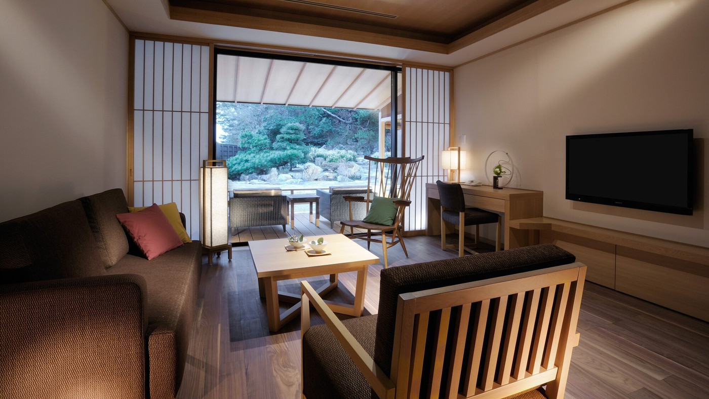 目の前で焼かれる伊勢海老！鉄板焼きで豪華なディナーを3390292