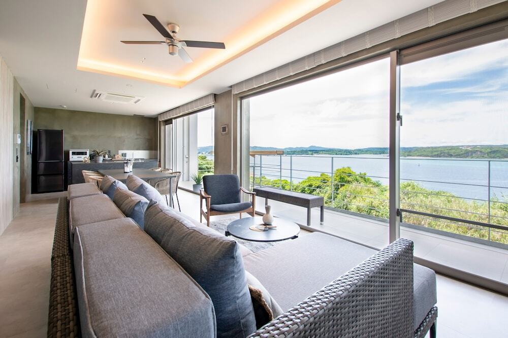 客室内のダイニングエリア