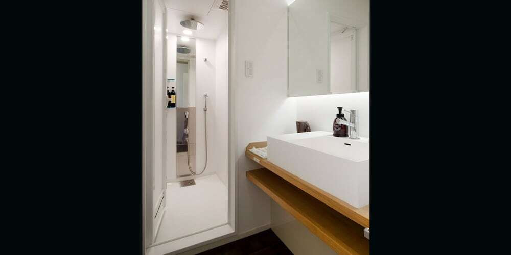 バスルームのシャワー