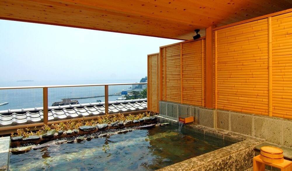 文字通りの温泉三昧
夜景の見える足湯も / 3