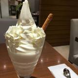 ミルク&パフェ よつ葉ホワイトコージ 札幌パセオ店（ミルクアンドパフェヨツバホワイトコージ）