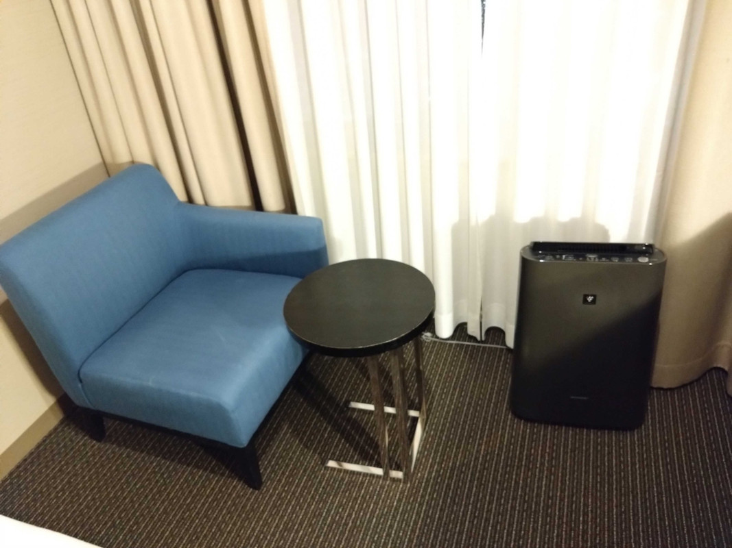 イスとテーブルもありました