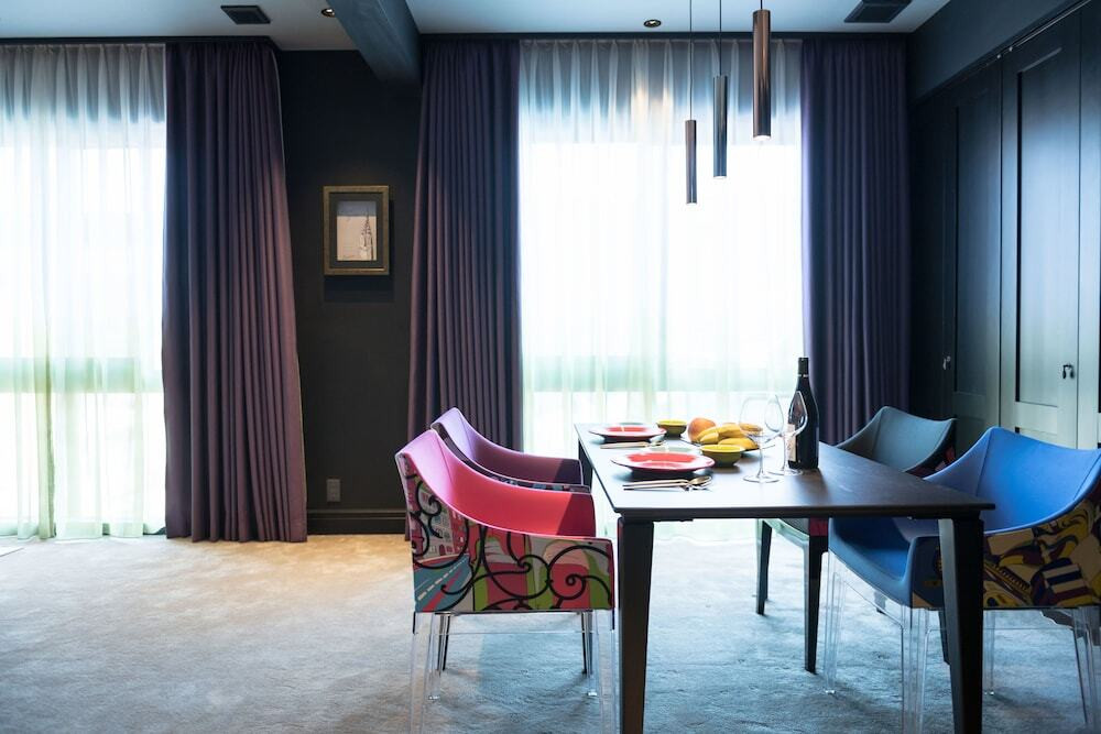 客室内のダイニングエリア