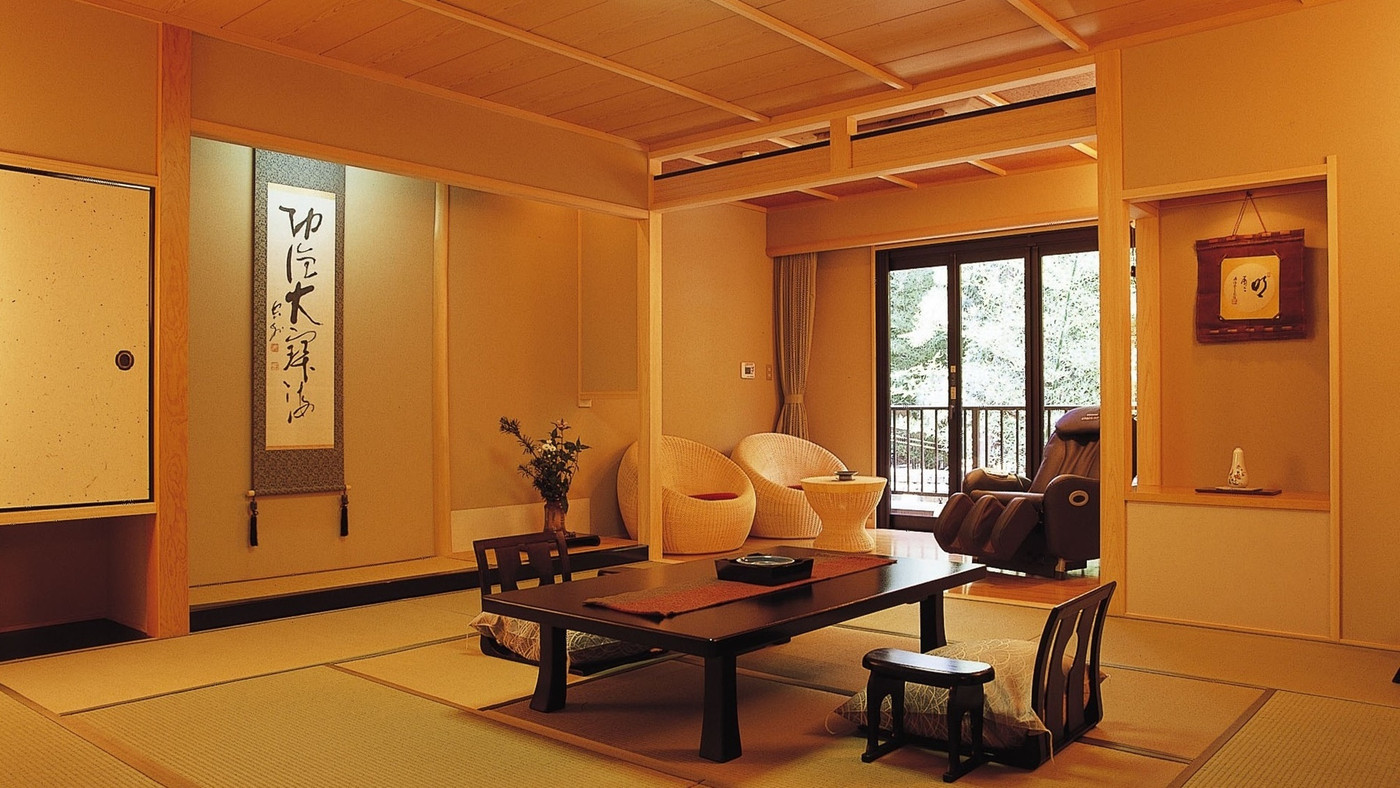 4. 奈良公園に隣接しているクラシカルな「春日ホテル」3564693