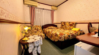 ダブルルーム　専用バスルーム付　禁煙