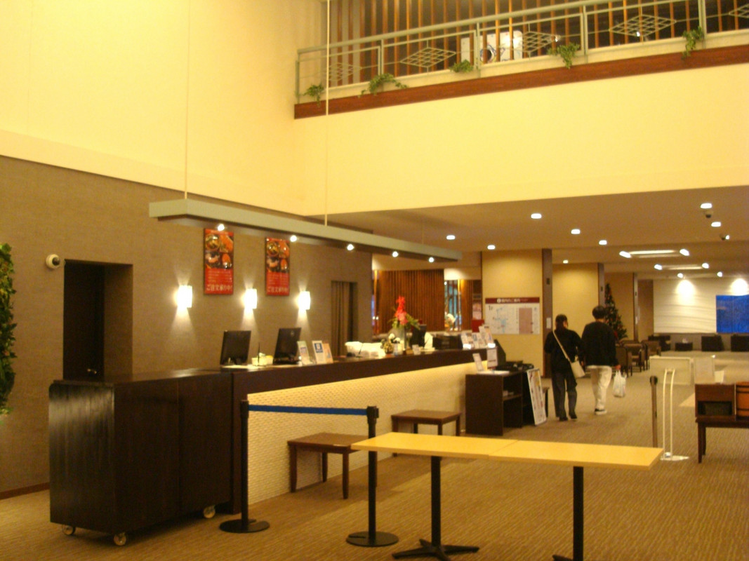 １階　ロビー・フロントも昭和の名残り