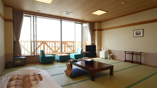 2階和室18畳（トイレ・洗面付き）