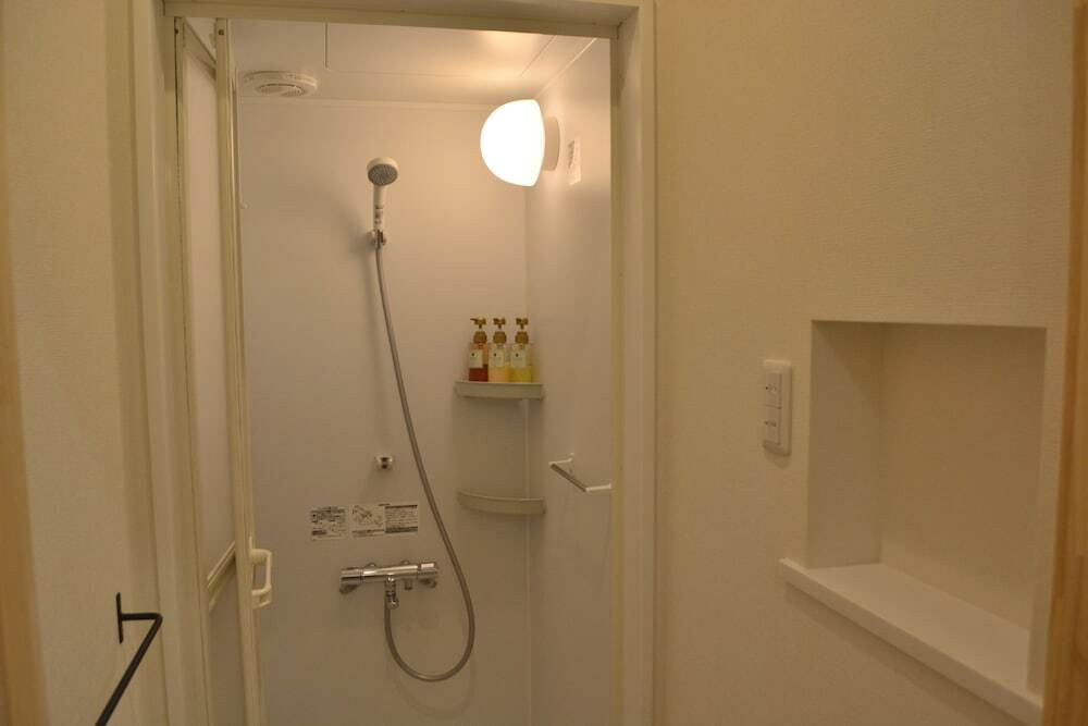 シャワーなど共有施設も充実3486655