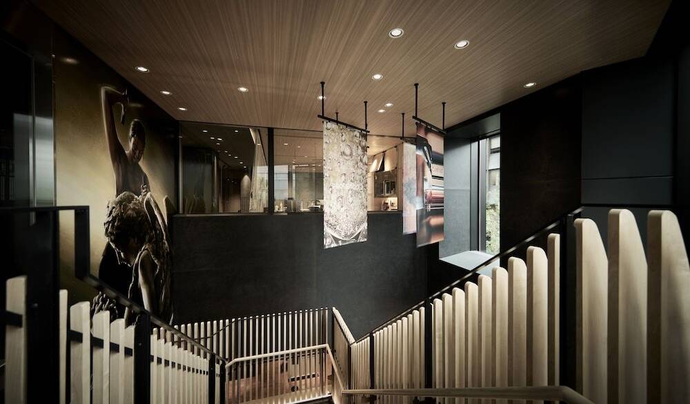 館内の螺旋階段 / 1