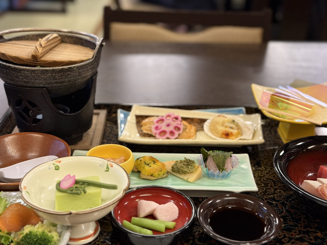 スタンダードな夕食は大広間で
