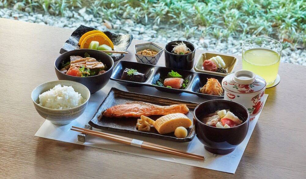 和定食で
ヘルシーに朝ごはん / 1