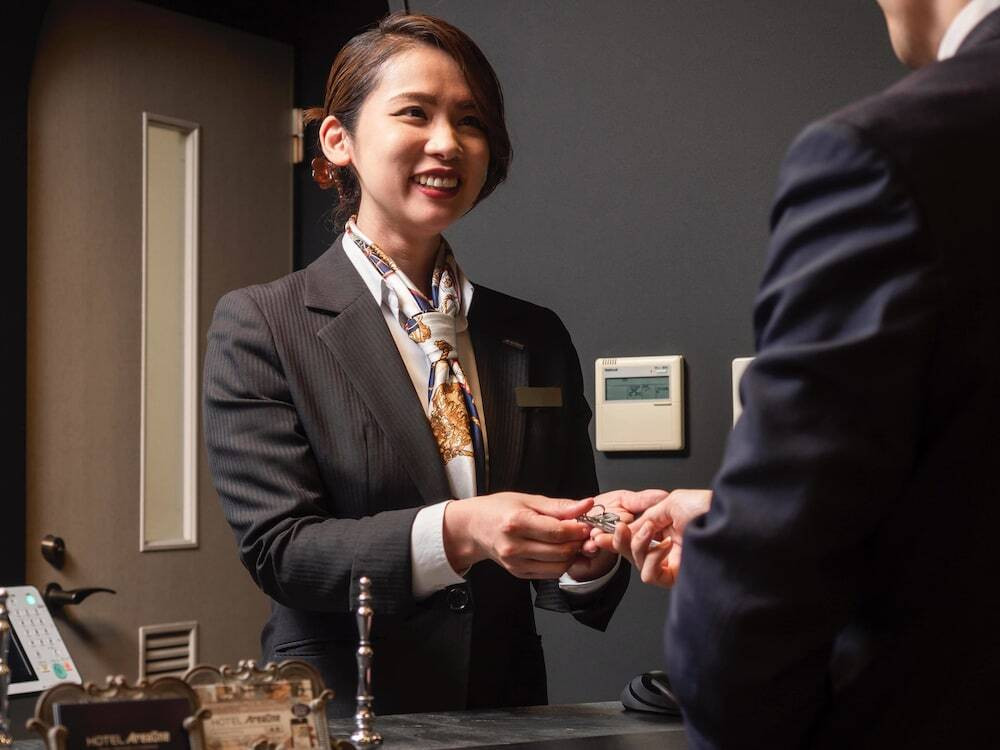 チェックイン / チェックアウト キオスク