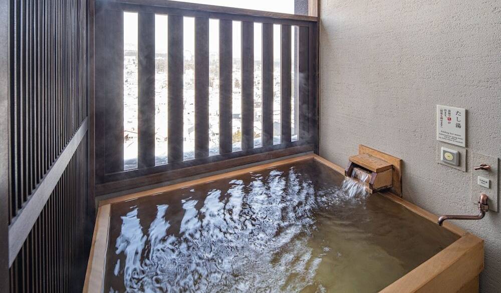 客室の半露天風呂一例 / 2