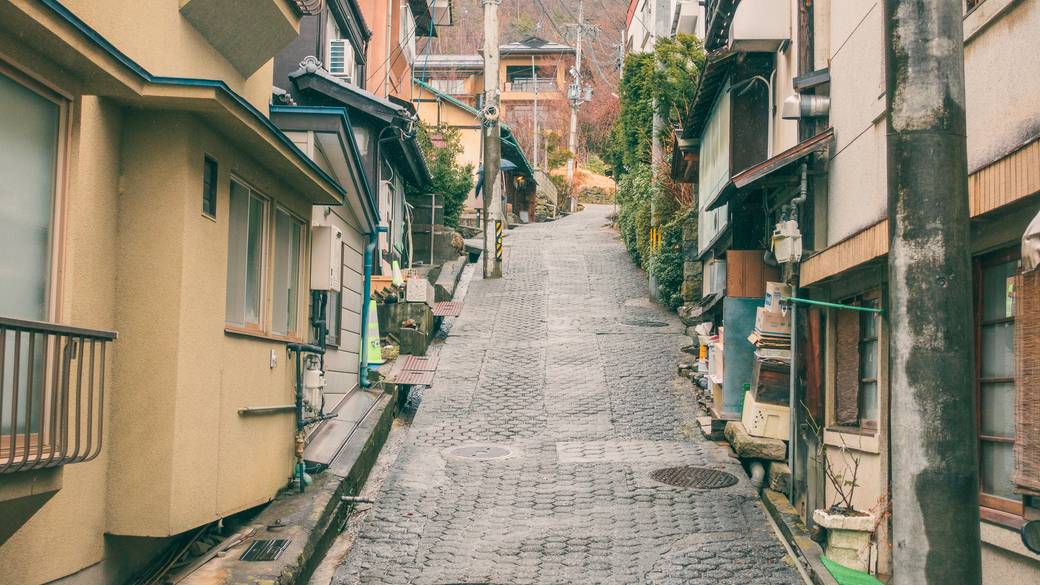 浅間温泉街の坂道 / 2