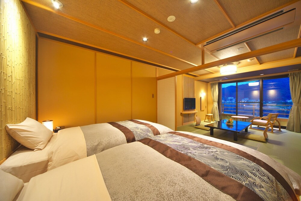 和モダン和洋室 河口湖側