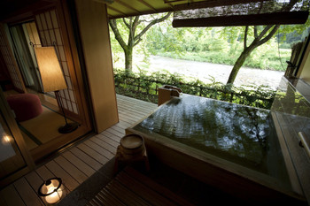 Ishikawa has many wonderful inns where you can feel the history and nature3311648