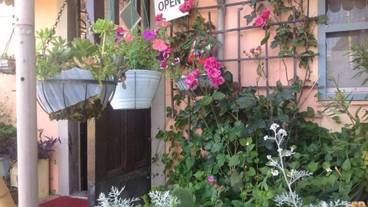 施設の入り口 / 28