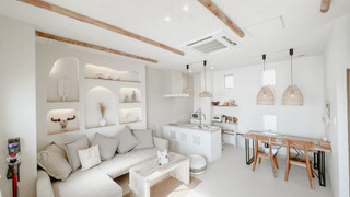 デザイン 4 人部屋 クイーンベッド 1 台ソファーベッド付き 禁煙 ビーチビュー