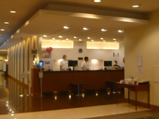 浦和ワシントンホテルのフロントです。１階にあれば、便利ですが