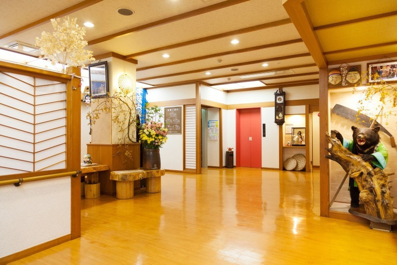 山々に包まれるロケーションで湯浴みを満喫！4067059