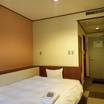 部屋入口。左側にバス&トイレ、右側にクローゼットがあります。