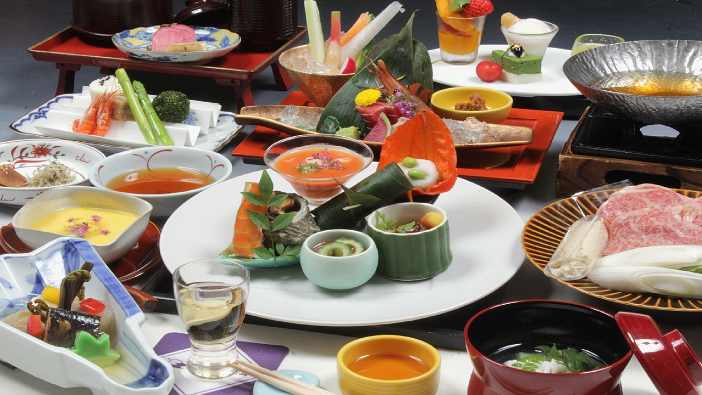 フレンチコースも味わえる人気の夕食3844850