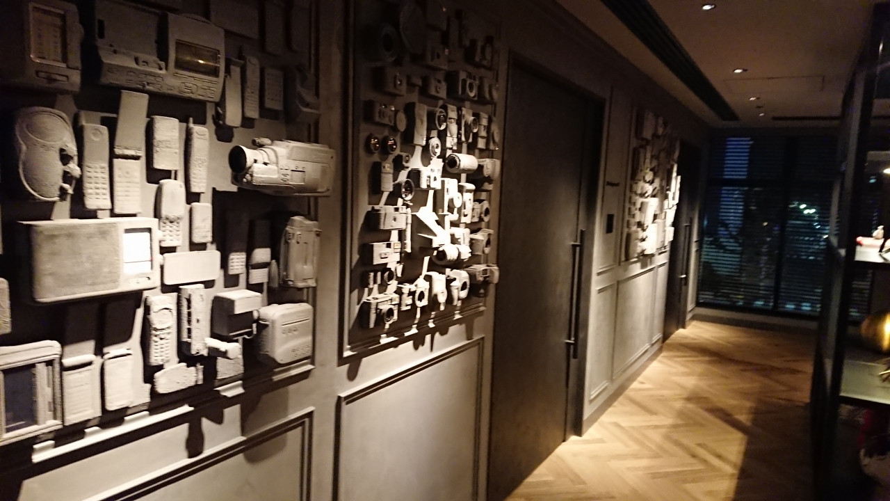 日本が発展のピークだった頃の工業製品群のオブジェ。秀逸だ！