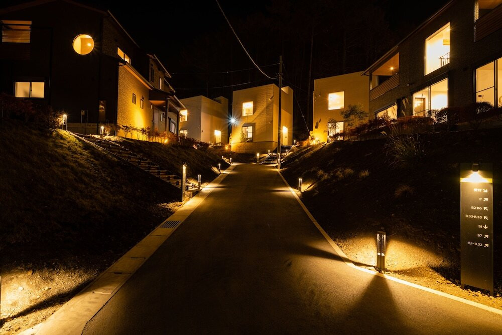 夜の敷地内のイメージ