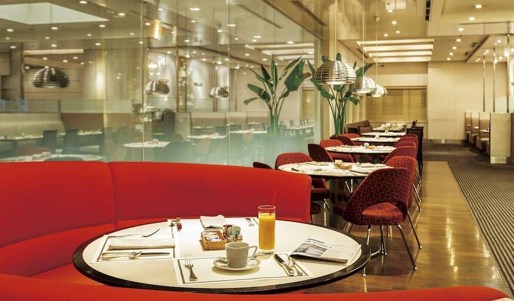 ホテル内で
豪華ディナー / 5