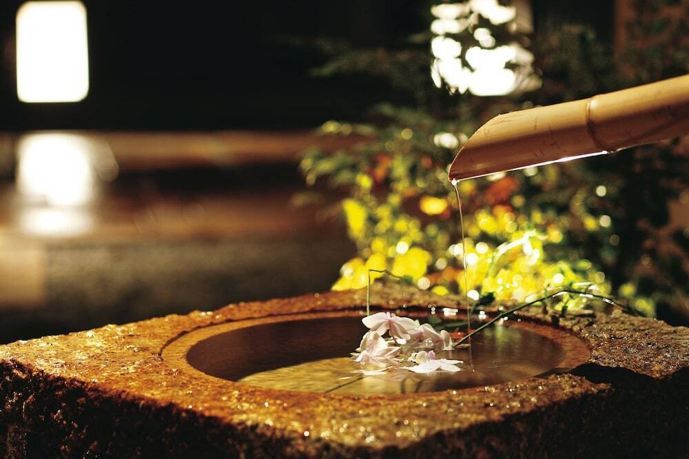 風情感じる館内