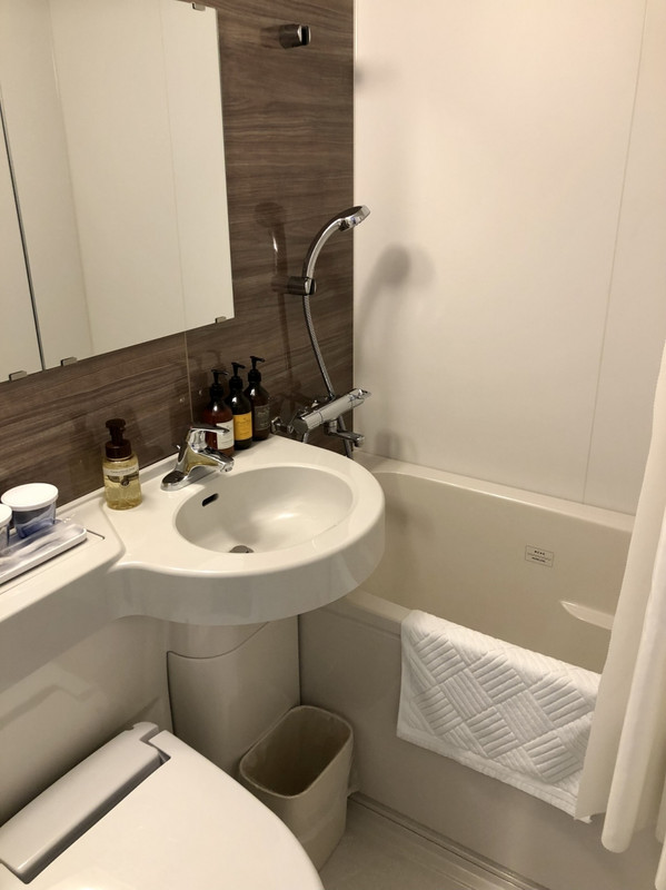 清潔なバスルーム、一階には大浴場がある、参考までに